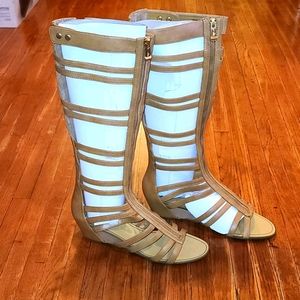 Report Signature Gladiator Sandal